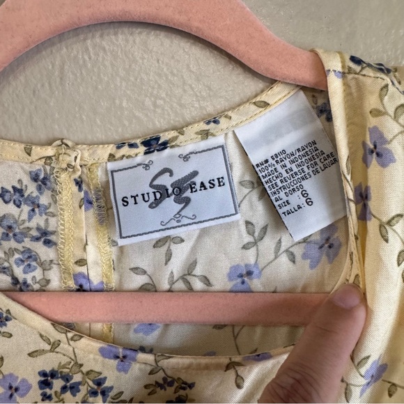 VINTAGE Floral Sleeveless Maxi Dress - Picture 3 of 8